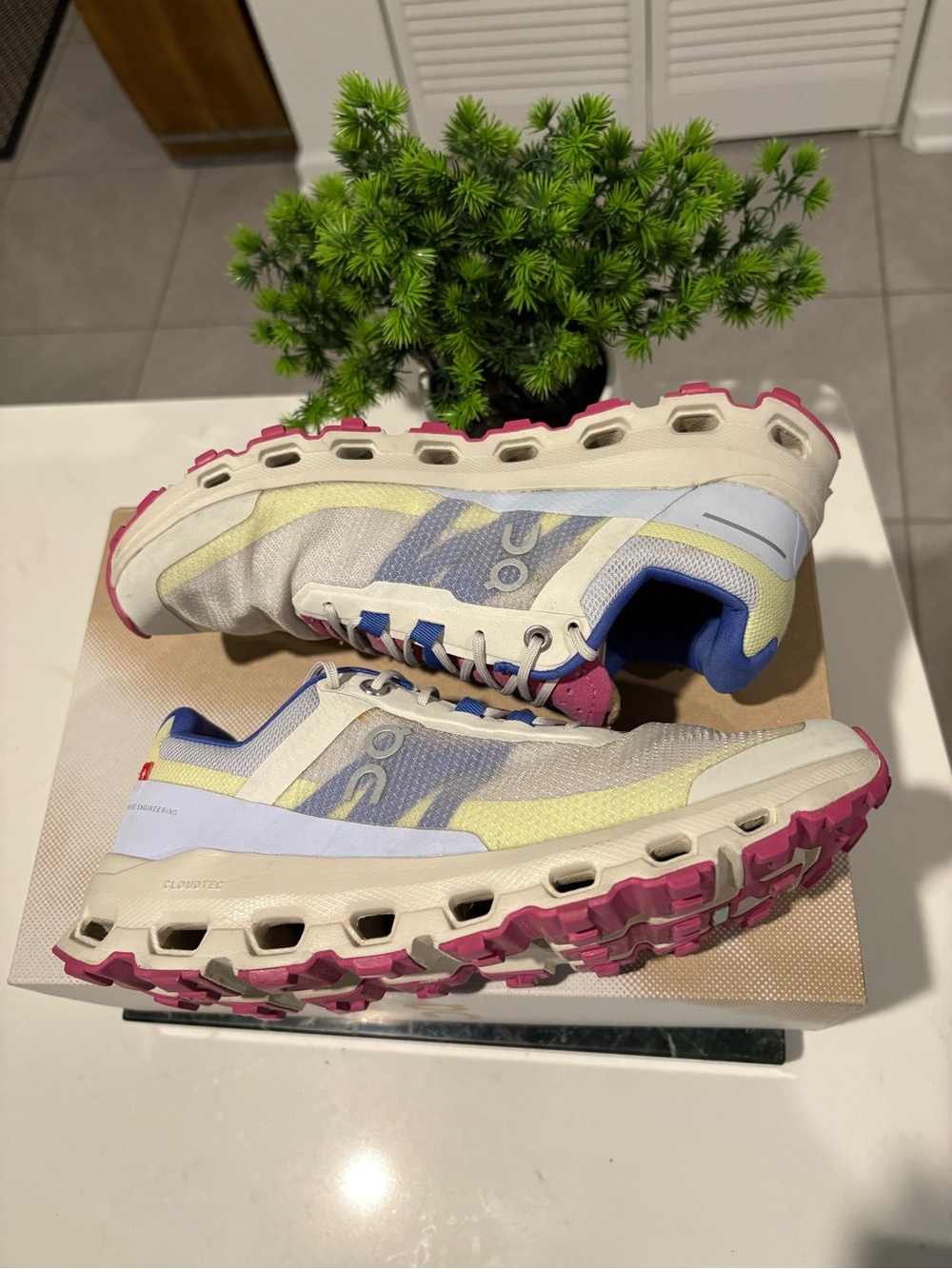 On Cloud Cloudvista women’s size 7.5 hiking running shoes - Picture 1 of 11